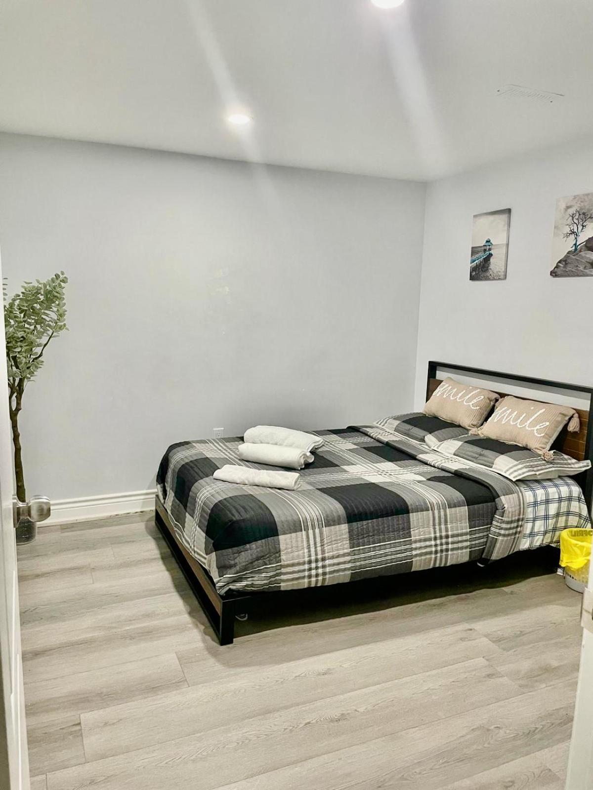 Cozy Room In A Quiet Neighbourhood Toronto Dış mekan fotoğraf